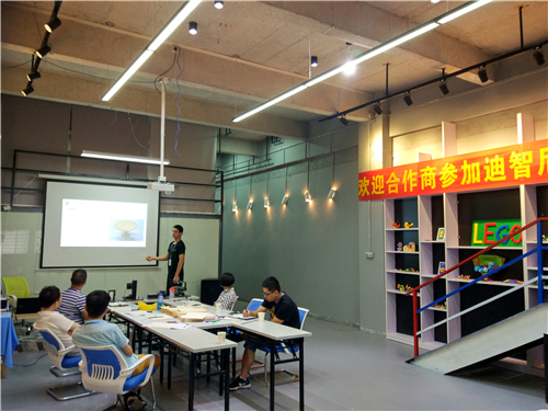皇家0033990威尼斯六月的创客培训最先了