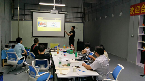 直击皇家0033990威尼斯创客造物空间培训