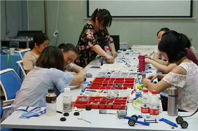乐高机械人,儿童diy培训-皇家0033990威尼斯公司总部加盟商培训