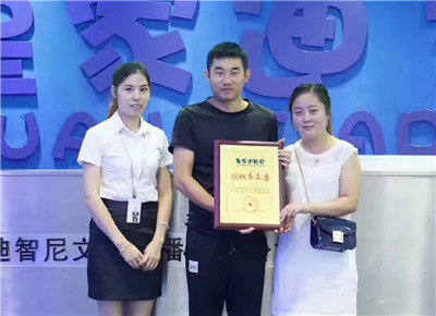 玩具店加盟签约热潮 - 加盟动态-皇家0033990威尼斯儿童玩具店加盟官网