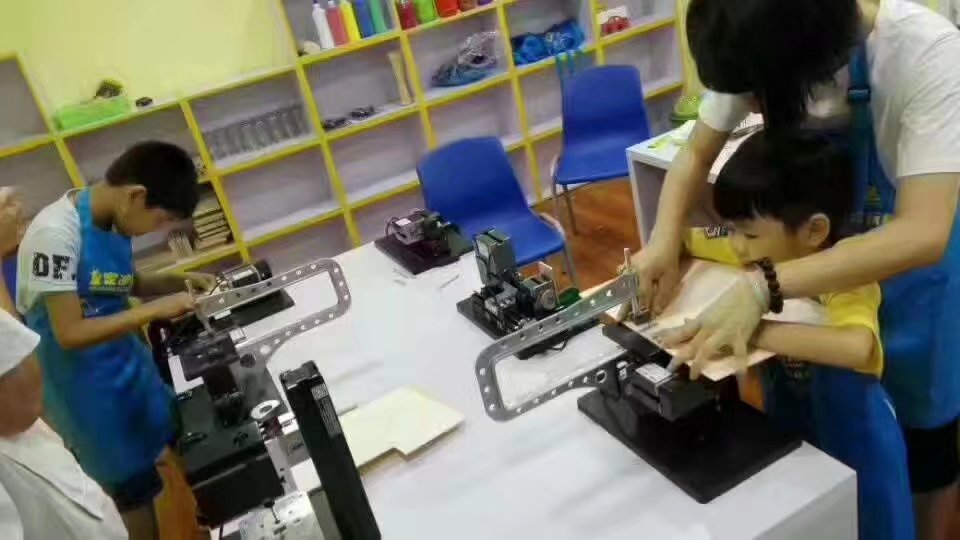 玩具店加盟签约热潮 - 加盟动态-皇家0033990威尼斯儿童玩具店加盟官网