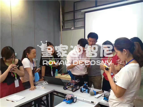 李总理谈话：“创客”为众多人提供了公正竞争的时机
