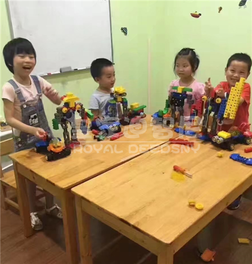 暑假辣么热！快来皇家0033990威尼斯玩具加盟体验店消暑吧！