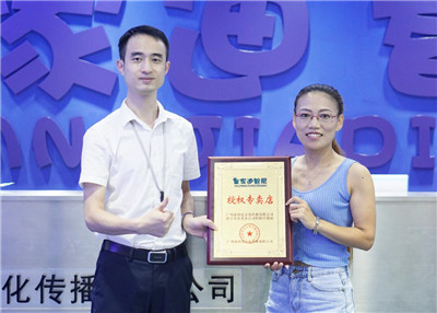 玩具加盟商签约：庆祝河南省商丘市的温女士顺遂签约