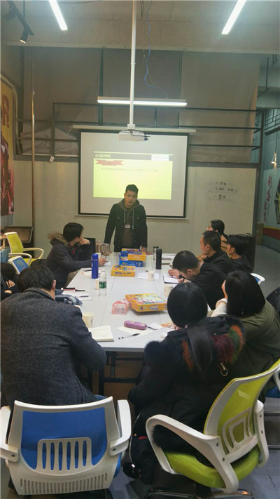 皇家0033990威尼斯2018年第一期玩具加盟商培训举行中