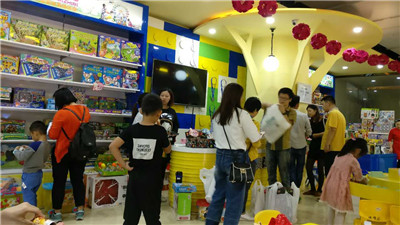 儿童玩具店面临着三大磨练