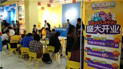 玩具店也泛起过“仿真钞票”