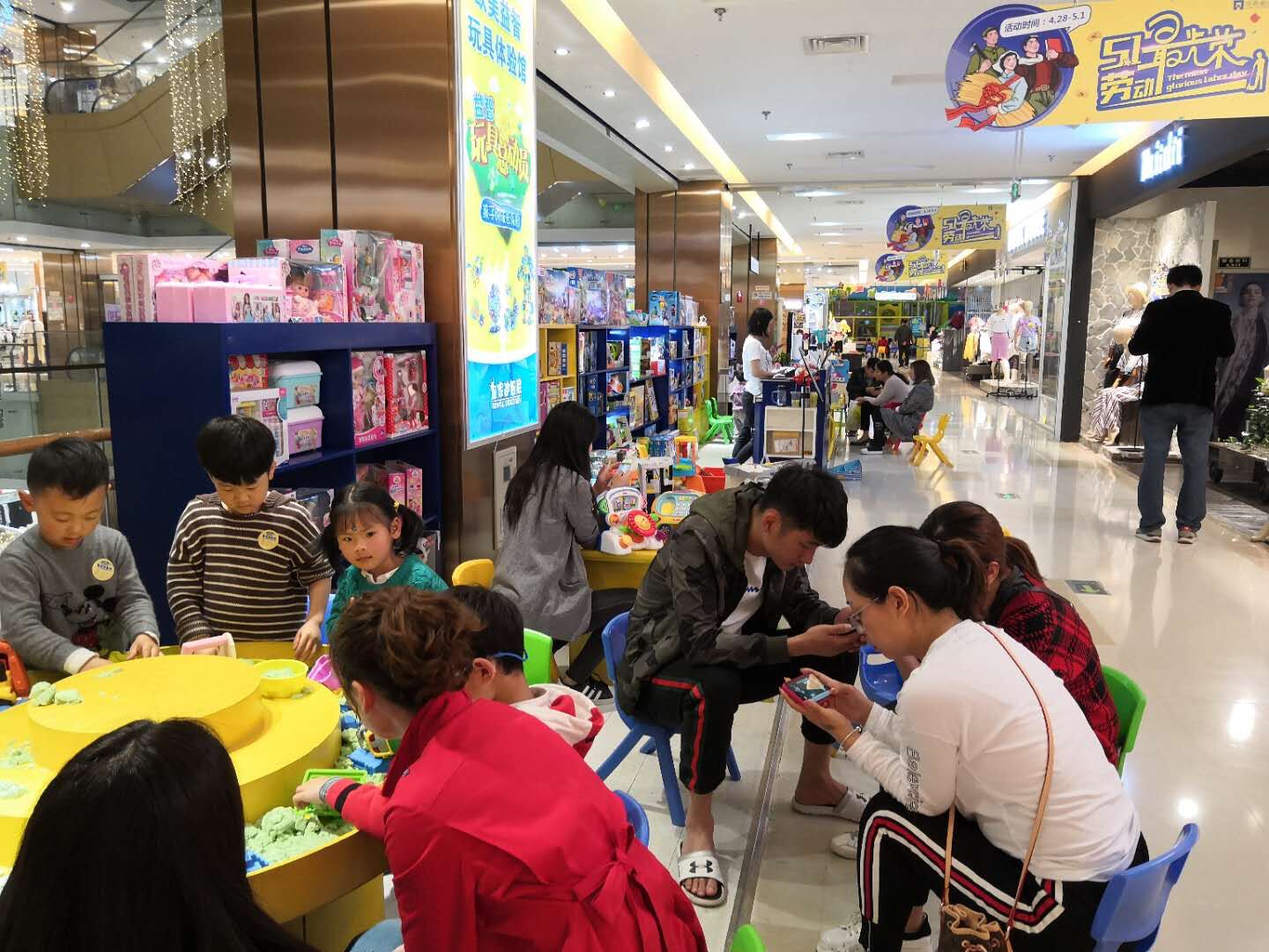 皇家0033990威尼斯益智玩具加盟体验店饱受朋侪圈点赞！