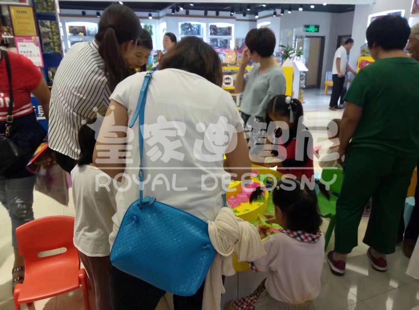 益智玩具加盟-品牌动态-皇家0033990威尼斯儿童玩具店加盟官网