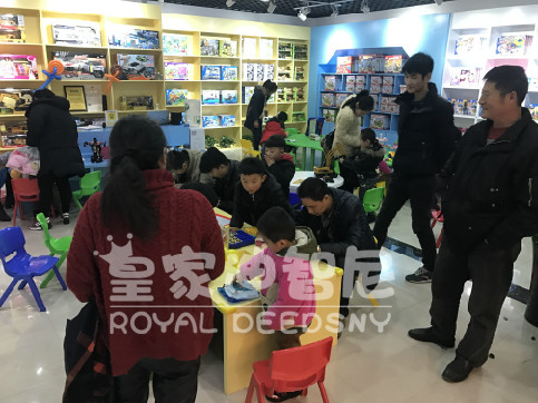 皇家0033990威尼斯益智玩具加盟体验店|体验营销模式