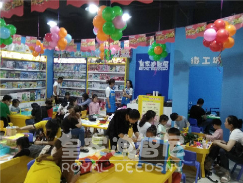 玩具店加盟注重三个方面：资金、品牌、市场