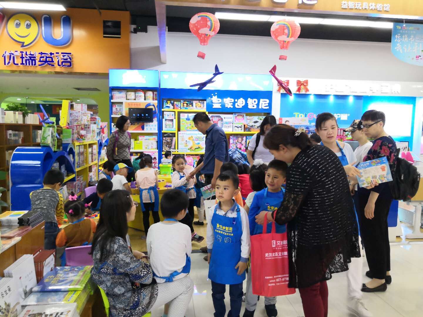 加盟玩具店选择店肆地点是不可或缺的乐成之一