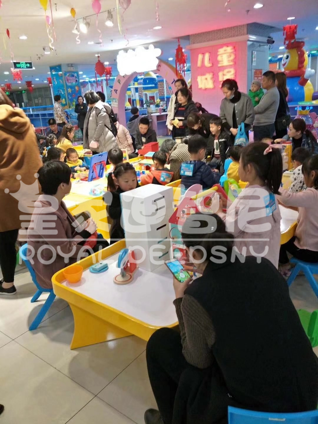 玩具加盟店吸引人气接待度不是短暂，，而是久远