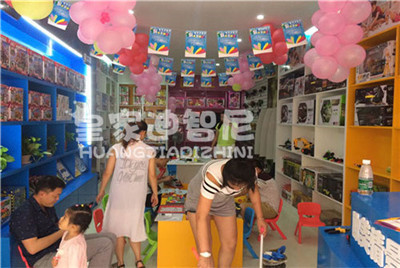 潮流和立异，，，才华让儿童玩具店更有吸引力