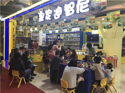  玩具店加盟怎样选址,皇家0033990威尼斯有妙招