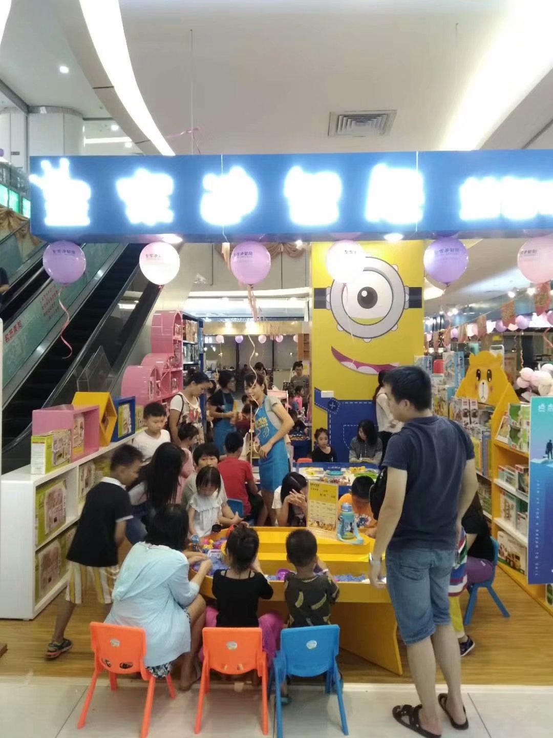 玩具加盟店准确选址是要学会傍品牌消耗