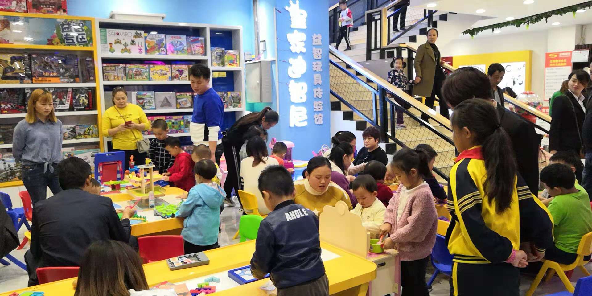 益智玩具店加盟，，找寻到孩子益智意义的谜底