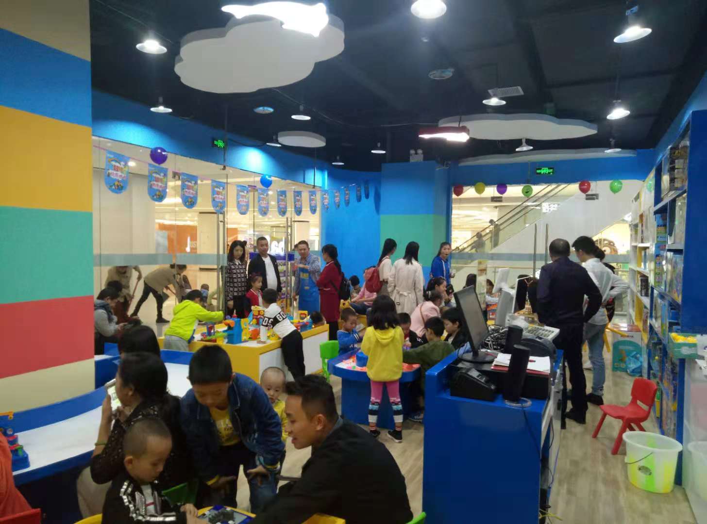 皇家0033990威尼斯玩具加盟店赚钱吗?怎样选址回本快?
