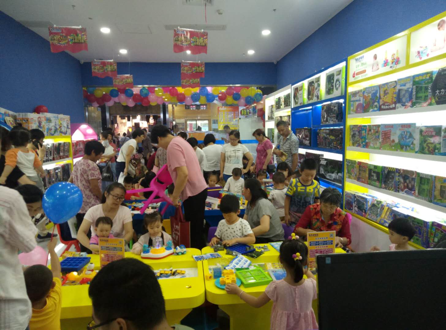 玩具加盟店怎样使用店内广告高效吸引人气