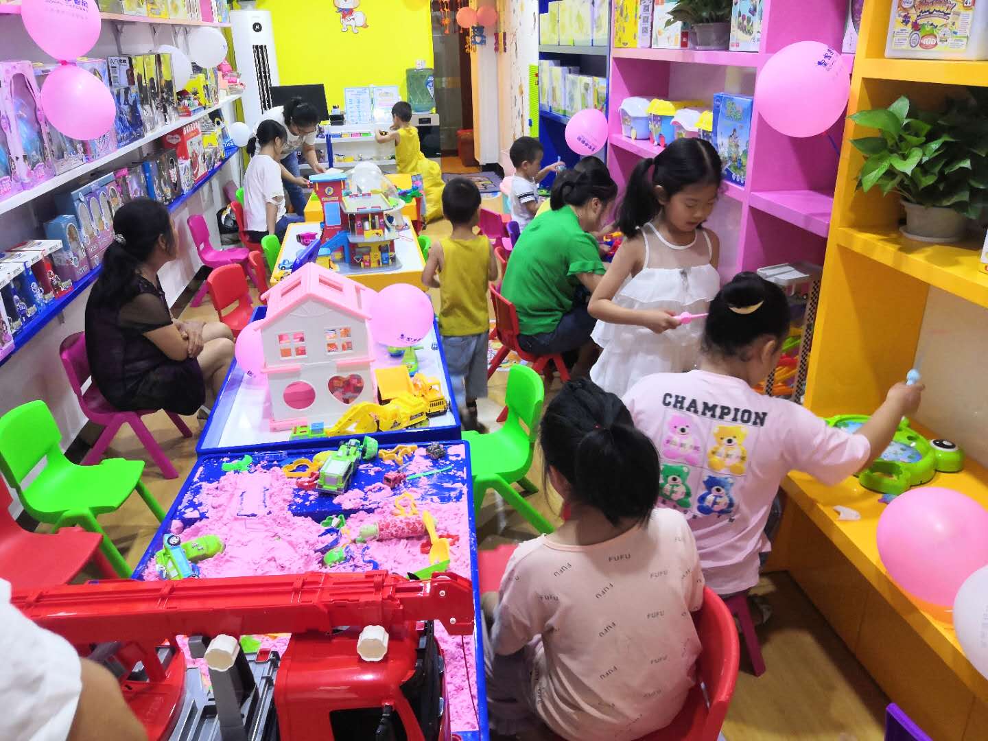 玩具加盟店尚有市场远景吗？？？？ - 行业动态 - 皇家0033990威尼斯官网-玩具店加盟|益智玩具加盟|儿童玩具加盟店