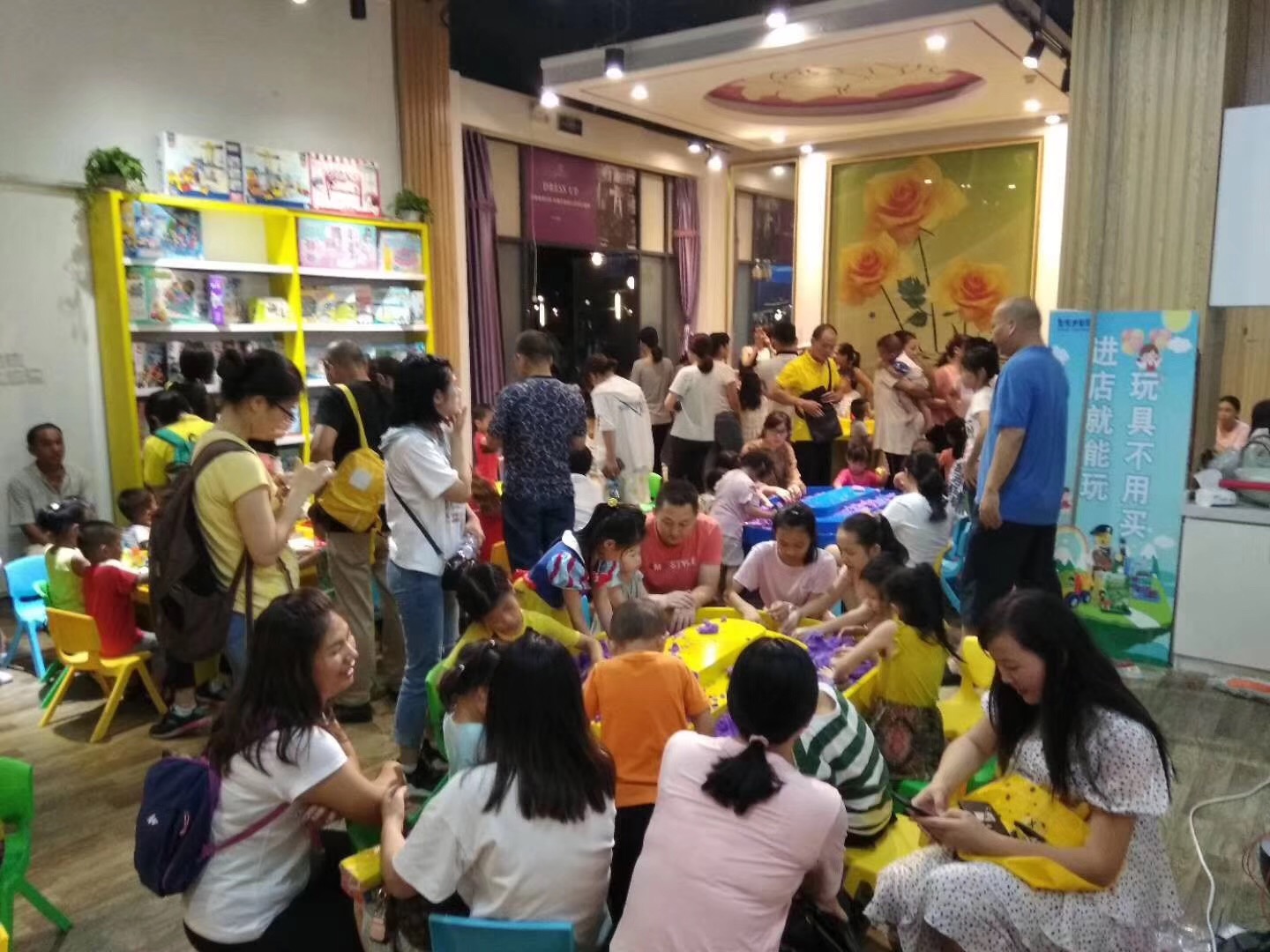 加盟玩具店究竟赚不赚钱？？？？？ - 行业动态 - 皇家0033990威尼斯官网-玩具店加盟|益智玩具加盟|儿童玩具加盟店