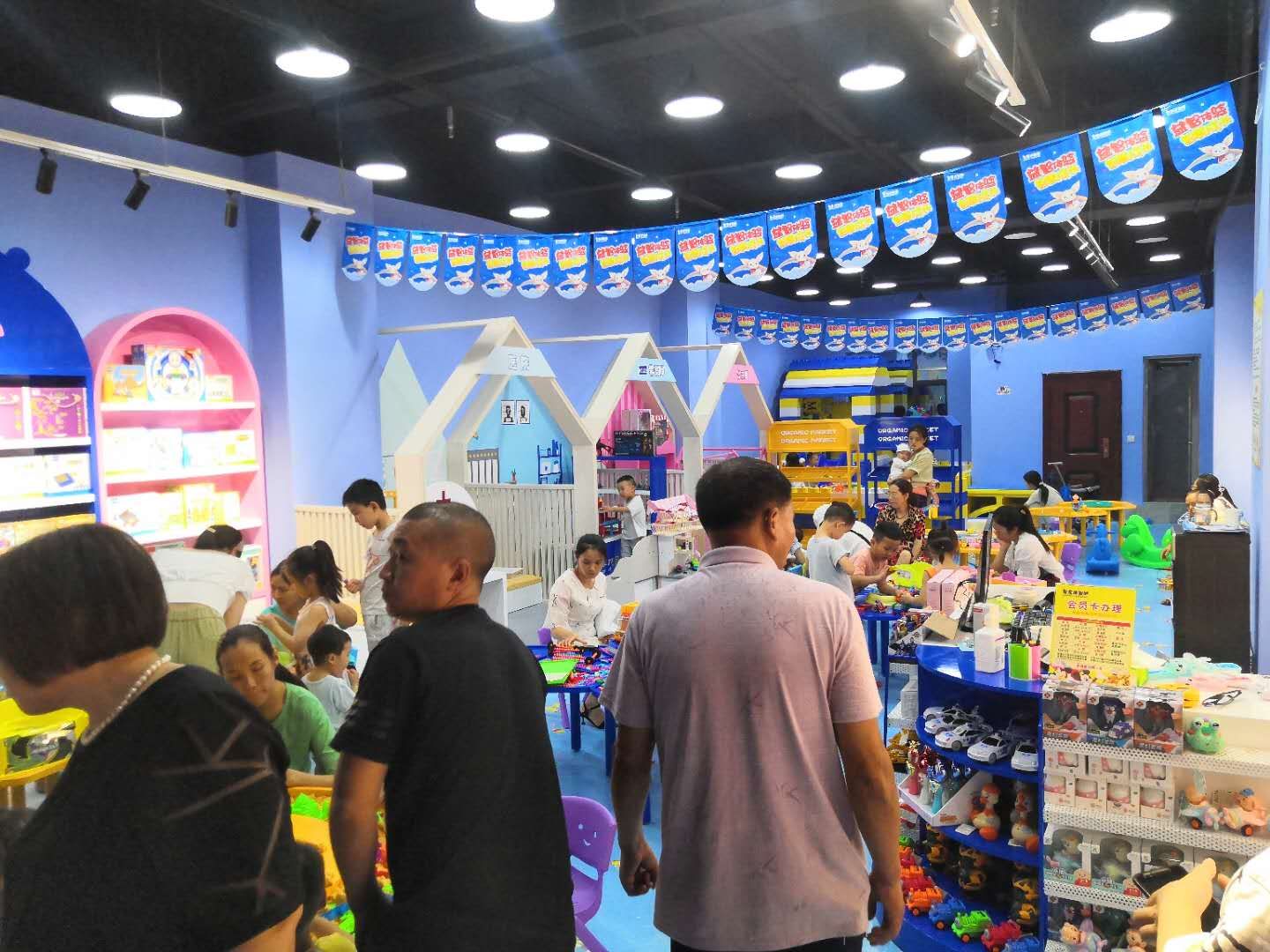 开家益智玩具店，，，，，创业从这里最先 - 开店履历 - 皇家0033990威尼斯官网-玩具店加盟|益智玩具加盟|儿童玩具加盟店