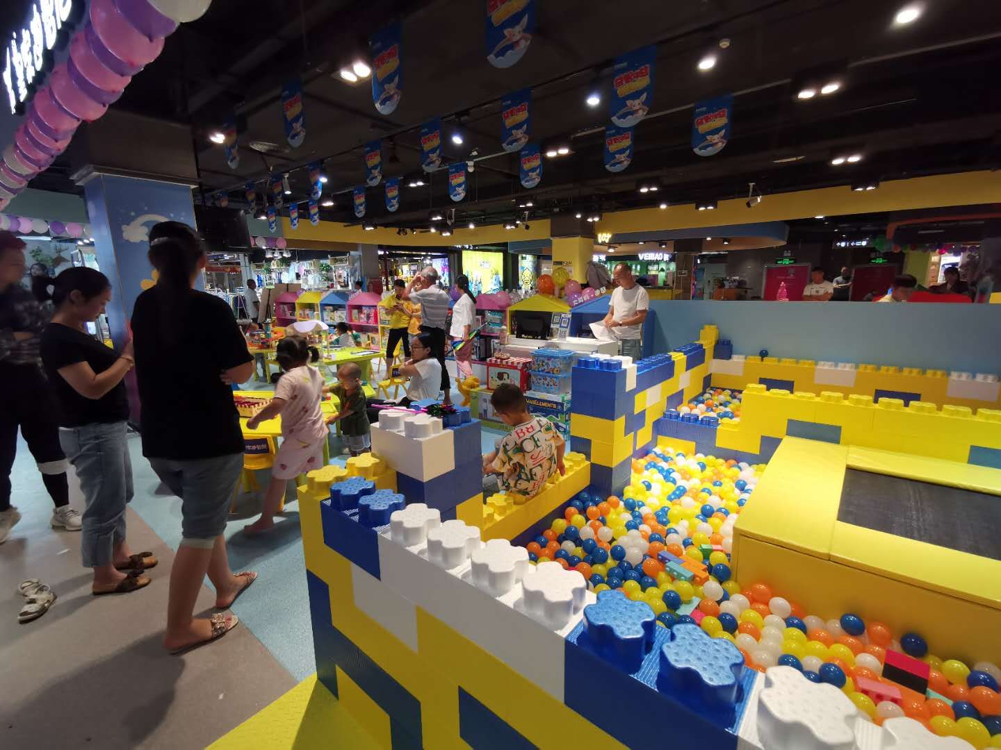 开玩具店的五大绝招，，，，你一定要记着 - 行业动态 - 皇家0033990威尼斯官网-玩具店加盟|益智玩具加盟|儿童玩具加盟店