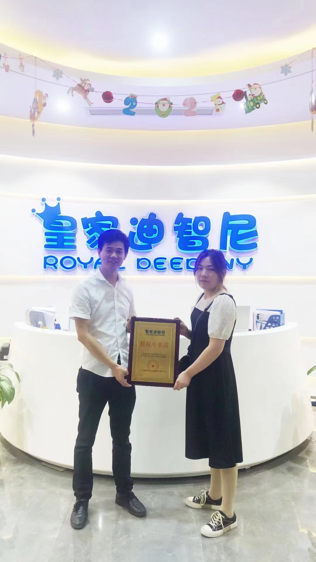 恭喜周女士加入皇家0033990威尼斯各人庭！