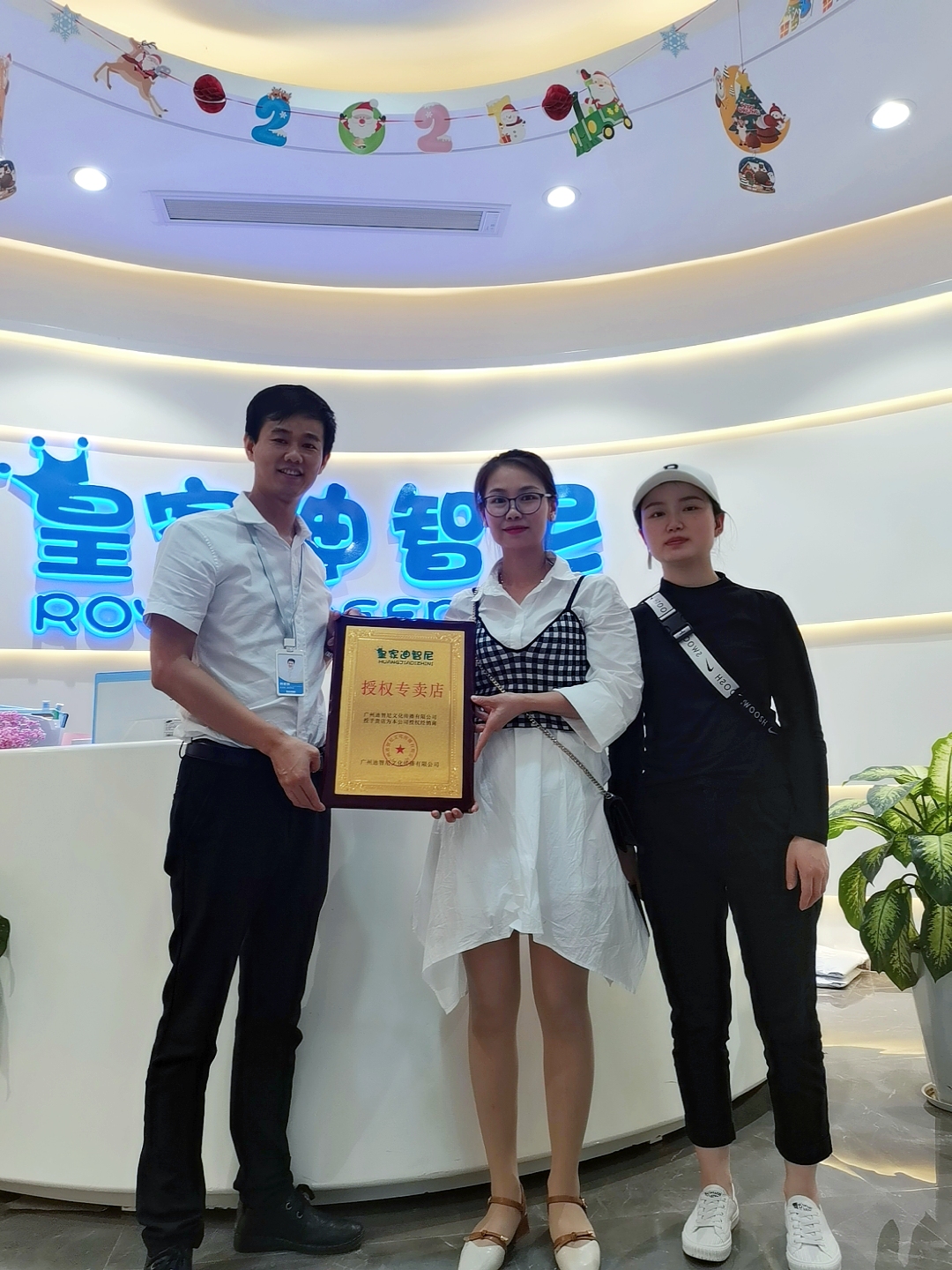 恭喜湖南永州邓女士乐成加入皇家0033990威尼斯各人庭