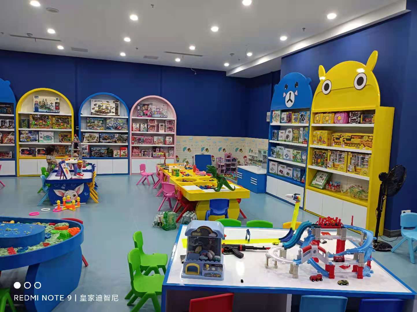 皇家0033990威尼斯儿童玩具店吸引点在那里?