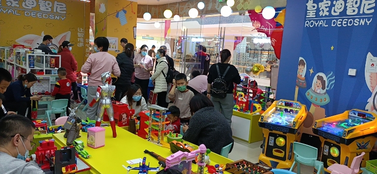 开一家皇家0033990威尼斯玩具加盟店怎样谋划?