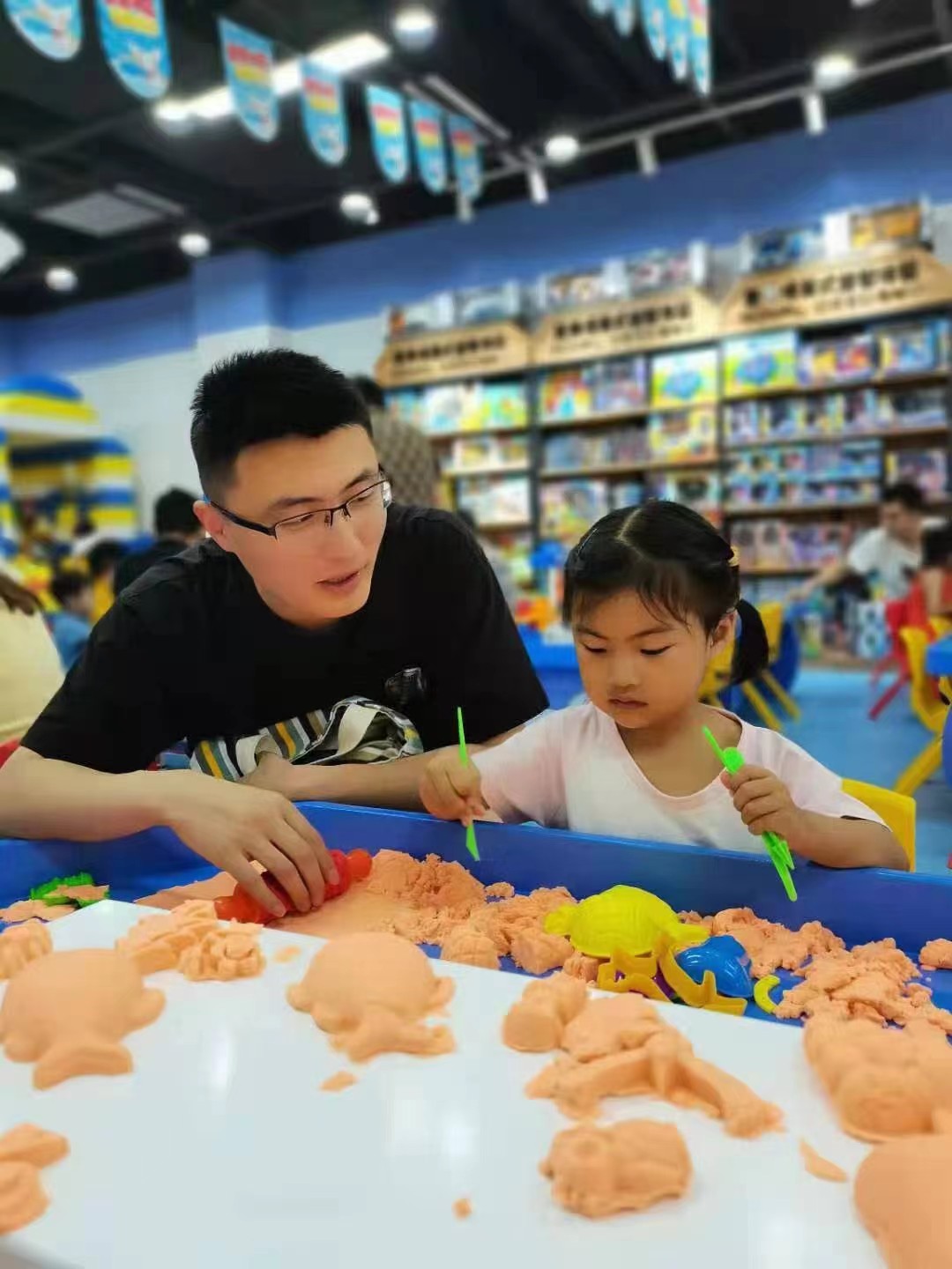 怙恃在孩子幼儿园阶段一定要“狠抓”4点，，孩子上学后效果优异