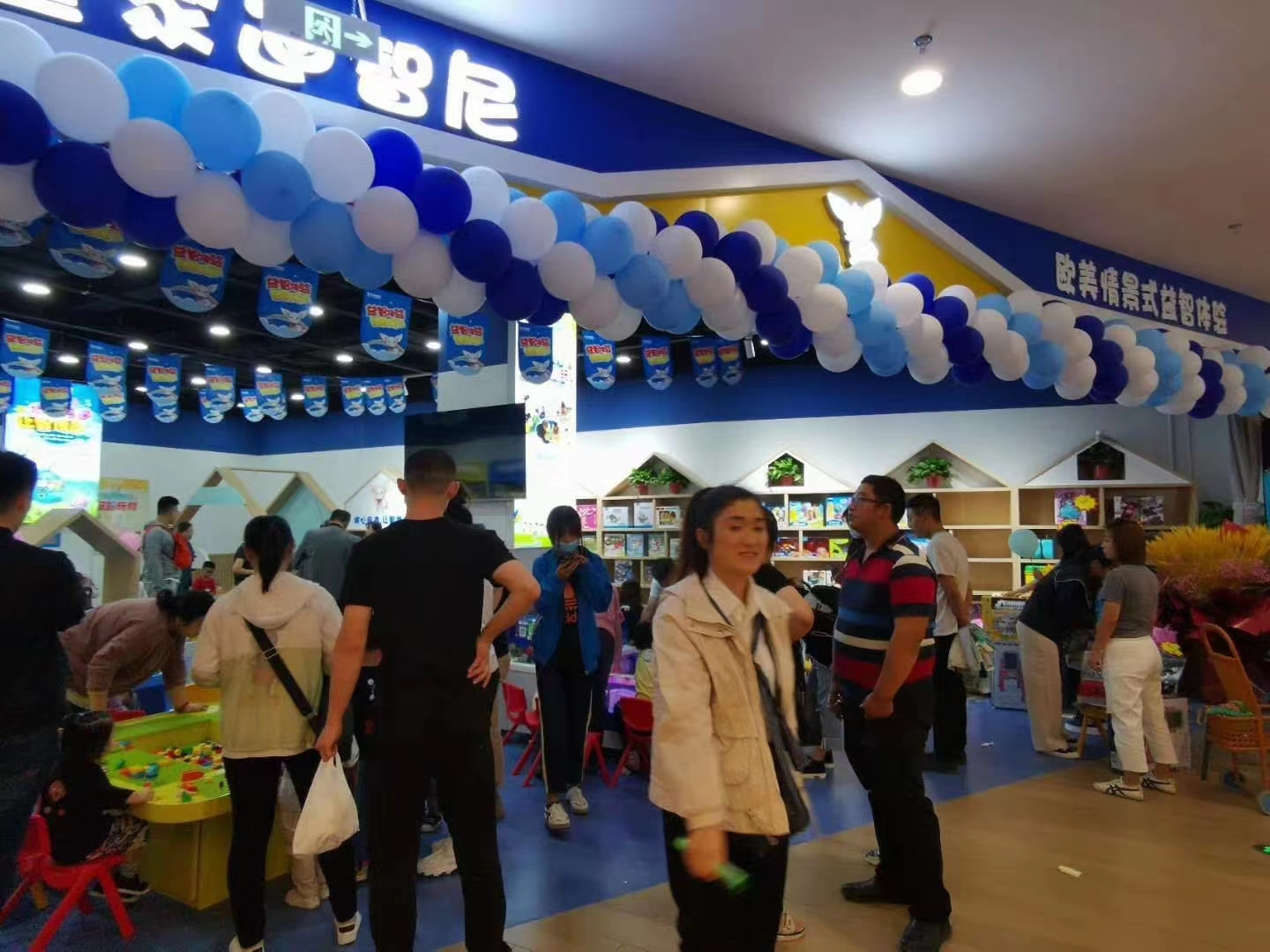 炎炎夏日，，，，宝宝在空调房间究竟好欠好