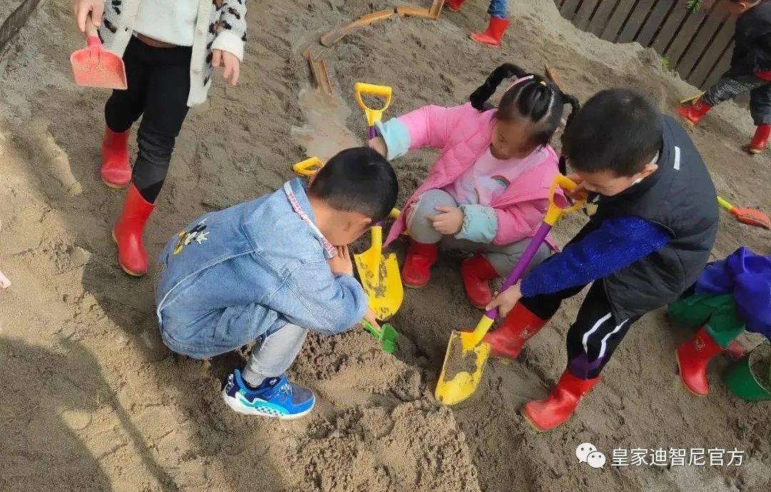 皇家0033990威尼斯 I 为什么孩子那么喜欢玩沙子，，，，这有什么玄妙吗？？？