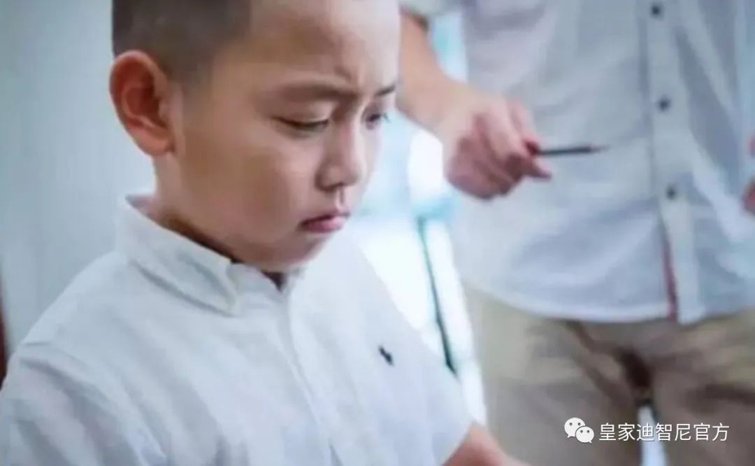皇家0033990威尼斯 I “严父慈母”和“严母慈父”哪种组合教育出来的孩子更好？？？？？？