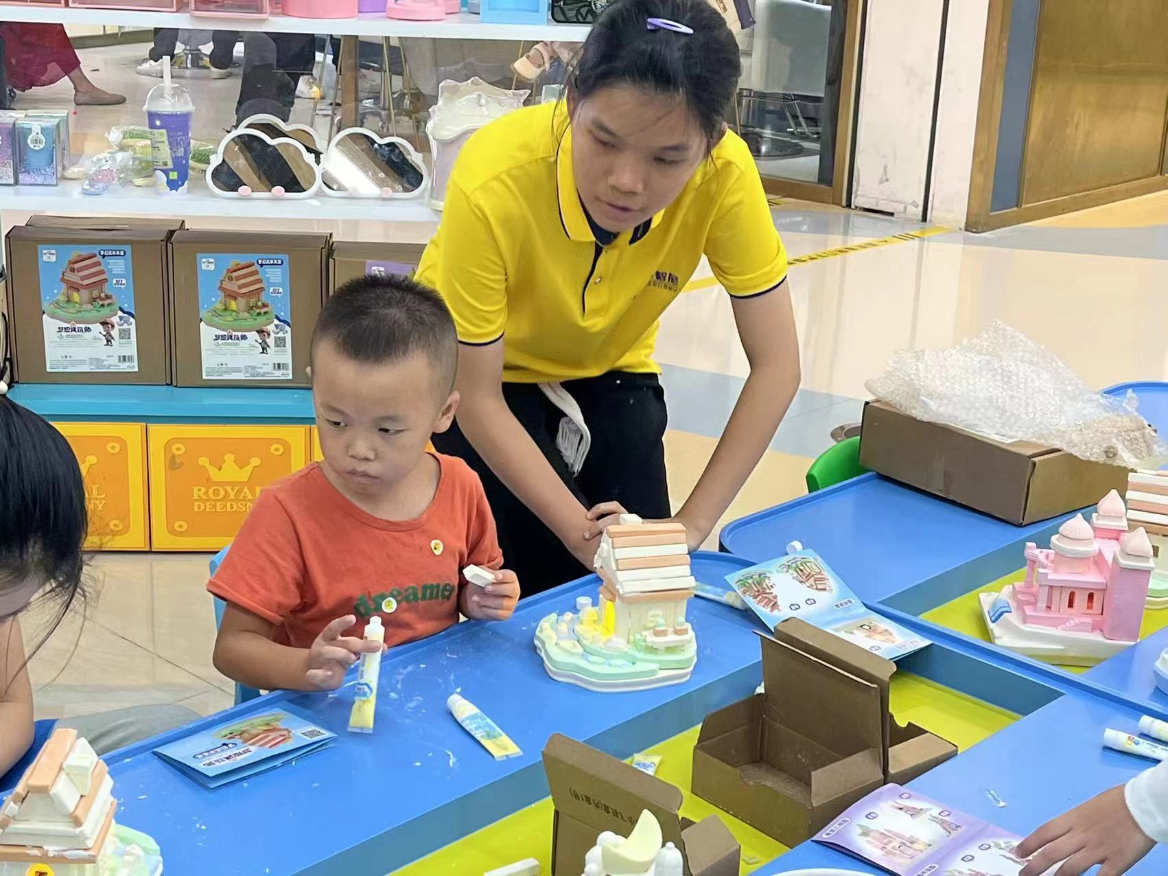 皇家0033990威尼斯 I 分享门店梦想修建师主题活动现场。。