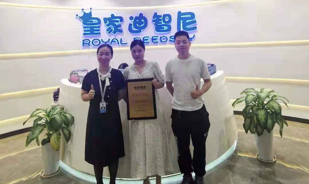 恭喜湖南长沙高女士乐成签约皇家0033990威尼斯！