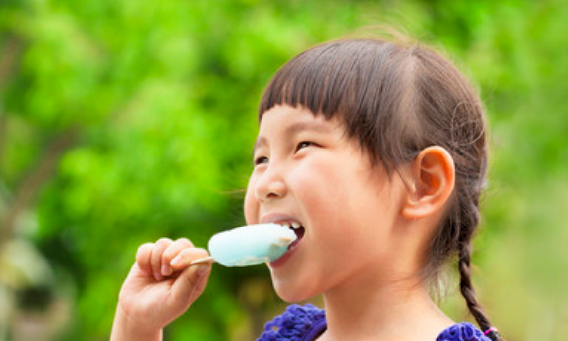 炎炎夏日，，，，，该不应限制孩子乱吃“雪糕”